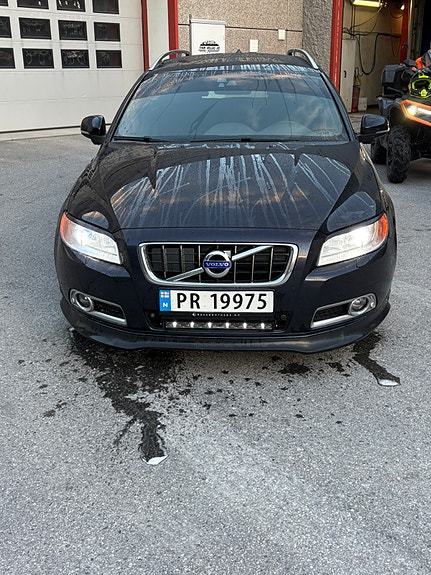 Volvo V70 4 of 5