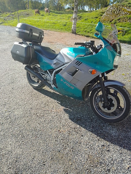 Honda VF 1000 F-ll 2 of 5