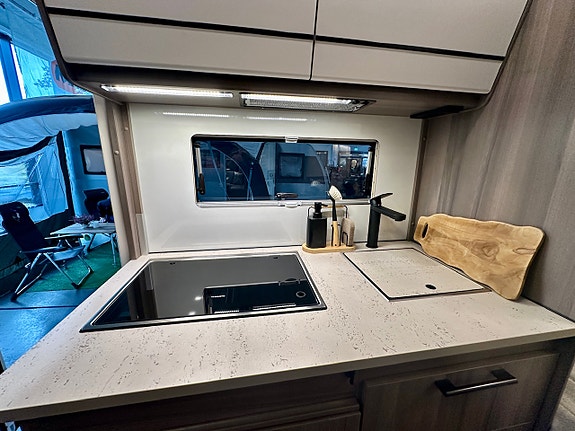 Bilde 21 av KABE ESTATE 470 GLE/Designpakke/Komfortpakke1/Steikeovn/Ekstern ruterantenne.