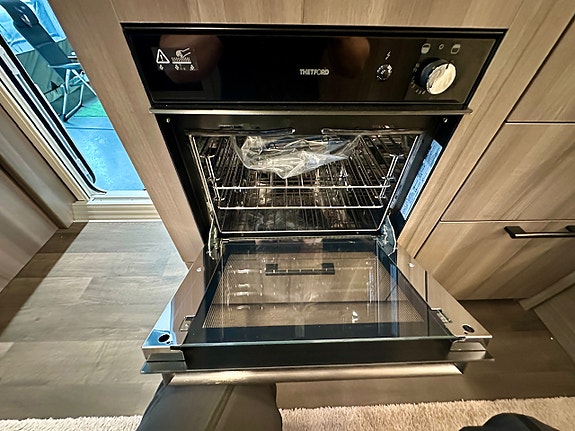 Bilde 22 av KABE ESTATE 470 GLE/Designpakke/Komfortpakke1/Steikeovn/Ekstern ruterantenne.