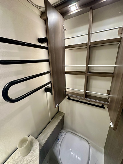 Bilde 28 av KABE ESTATE 470 GLE/Designpakke/Komfortpakke1/Steikeovn/Ekstern ruterantenne.