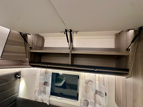 Bilde 36 av KABE ESTATE 470 GLE/Designpakke/Komfortpakke1/Steikeovn/Ekstern ruterantenne.