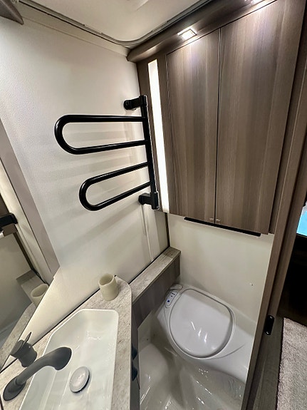 Bilde 26 av KABE ESTATE 470 GLE/Designpakke/Komfortpakke1/Steikeovn/Ekstern ruterantenne.