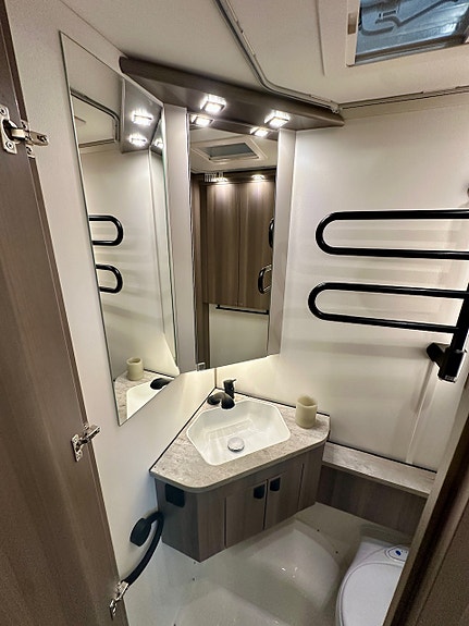 Bilde 27 av KABE ESTATE 470 GLE/Designpakke/Komfortpakke1/Steikeovn/Ekstern ruterantenne.