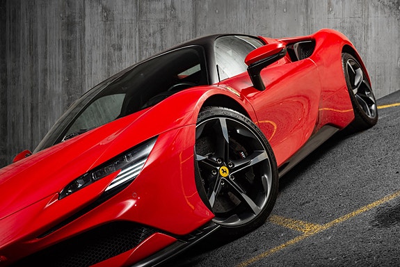 Ferrari SF90 Stradale 13 of 30