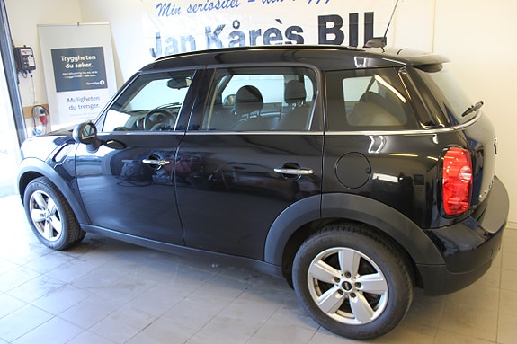 MINI Countryman One D 2 of 5