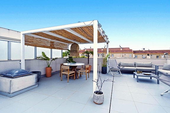 Moderne toppleilighet med 3 soverom og stor privat takterrasse