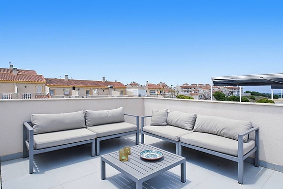 Moderne toppleilighet med 3 soverom og stor privat takterrasse
