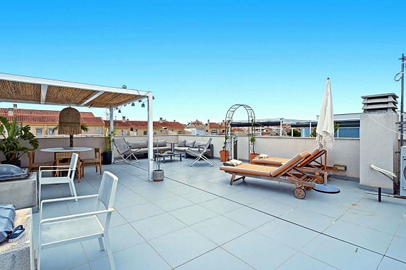 Moderne toppleilighet med 3 soverom og stor privat takterrasse