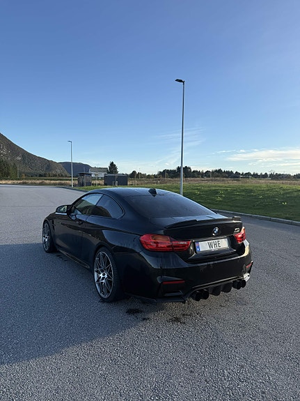BMW M4 4 of 18