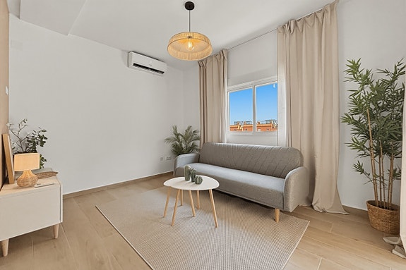 Totalrenovert villa med 3 soverom, romslig uteplass og fellesbasseng – 700 meter fra stranden