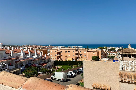 Totalrenovert villa med 3 soverom, romslig uteplass og fellesbasseng – 700 meter fra stranden