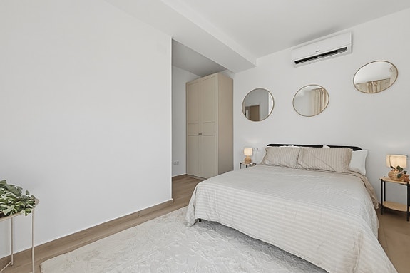 Totalrenovert villa med 3 soverom, romslig uteplass og fellesbasseng – 700 meter fra stranden