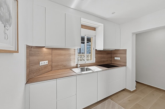 Totalrenovert villa med 3 soverom, romslig uteplass og fellesbasseng – 700 meter fra stranden