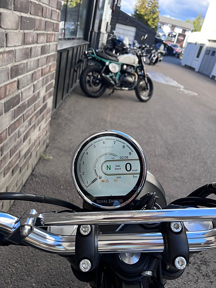 Royal Enfield BEAR 650 15 of 17