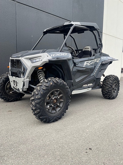 Polaris RZR XP 1000 3 of 5
