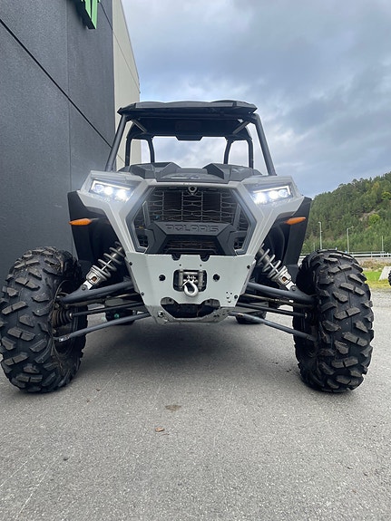 Polaris RZR XP 1000 2 of 5
