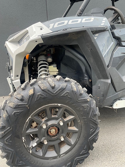 Polaris RZR XP 1000 4 of 5