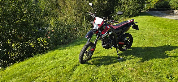 Aprilia SX125 2 of 5