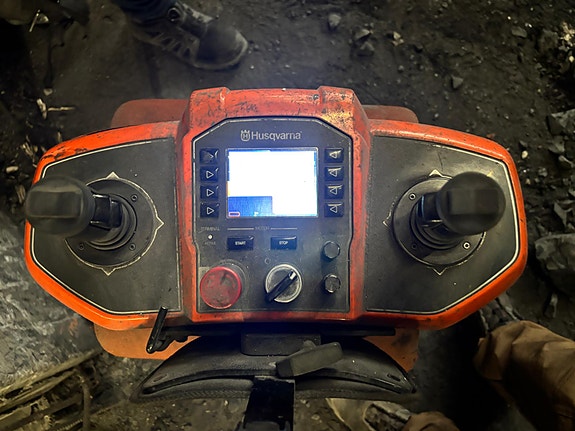 Husqvarna DXR300 fjernstyrt rivningsrobot - Hammer - Skuffe - Leveringsklar 20 of 22