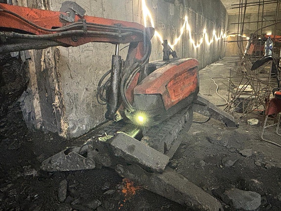 Husqvarna DXR300 fjernstyrt rivningsrobot - Hammer - Skuffe - Leveringsklar 12 of 22