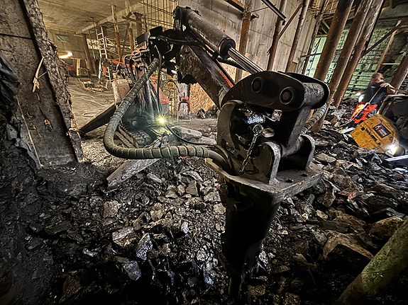 Husqvarna DXR300 fjernstyrt rivningsrobot - Hammer - Skuffe - Leveringsklar 18 of 22