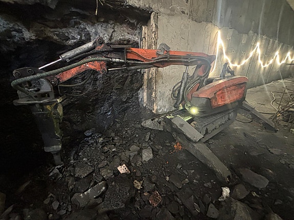 Husqvarna DXR300 fjernstyrt rivningsrobot - Hammer - Skuffe - Leveringsklar 3 of 22