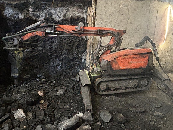 Husqvarna DXR300 fjernstyrt rivningsrobot - Hammer - Skuffe - Leveringsklar 2 of 22