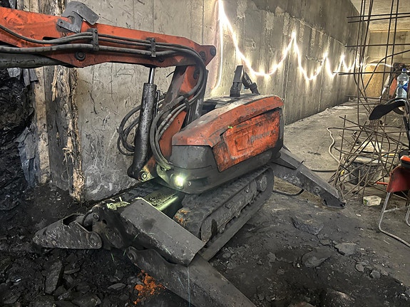 Husqvarna DXR300 fjernstyrt rivningsrobot - Hammer - Skuffe - Leveringsklar 4 of 22