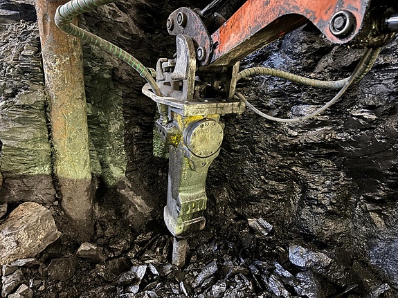 Husqvarna DXR300 fjernstyrt rivningsrobot - Hammer - Skuffe - Leveringsklar 11 of 22