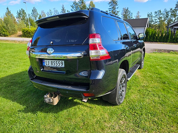 Toyota Land Cruiser 8 of 17