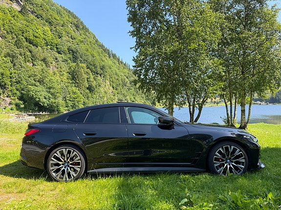 BMW i4 2 of 5