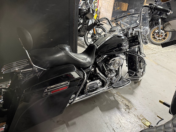 Harley-Davidson Road King 2 of 5