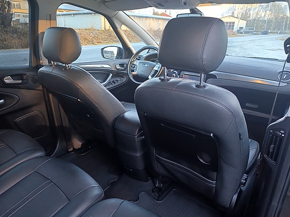 Ford S-MAX 22 of 30
