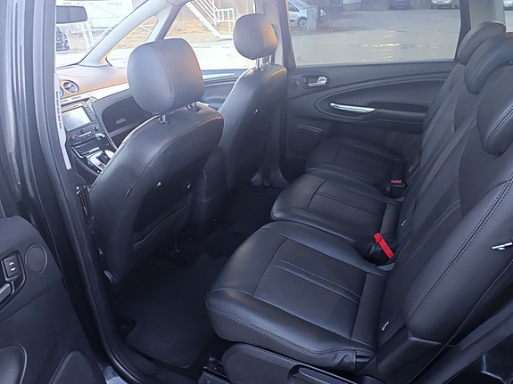 Ford S-MAX 27 of 30