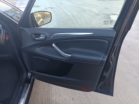 Ford S-MAX 25 of 30