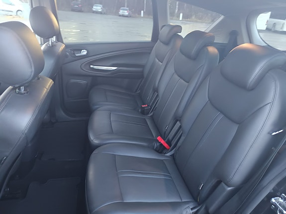 Ford S-MAX 28 of 30