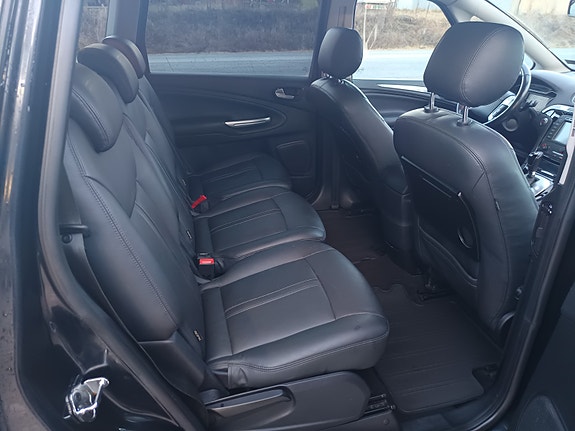Ford S-MAX 19 of 30