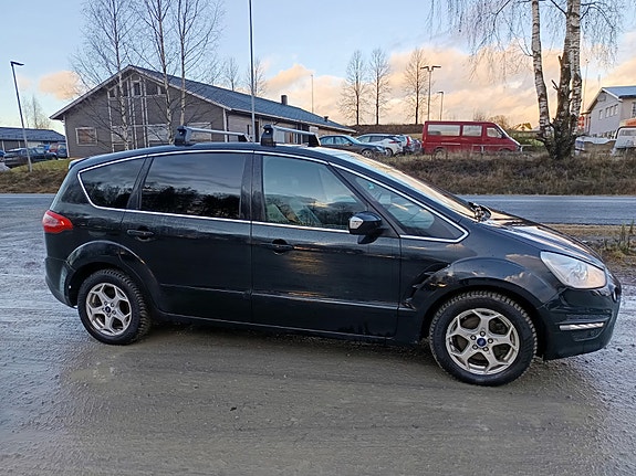 Ford S-MAX 3 of 30