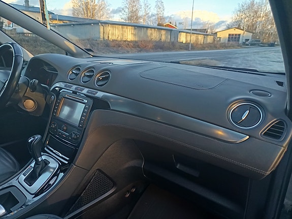 Ford S-MAX 26 of 30