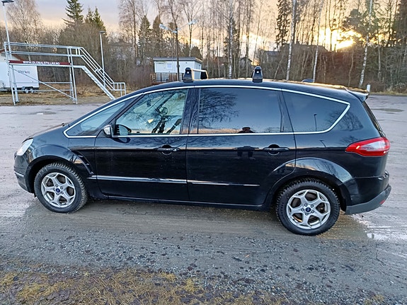Ford S-MAX 8 of 30