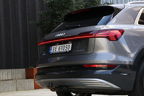 Audi e-tron 5 of 5