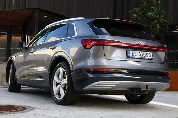 Audi e-tron 2 of 5