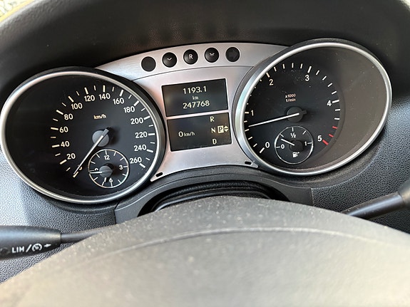 Mercedes-Benz ML280 16 of 30