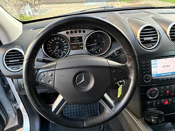 Mercedes-Benz ML280 15 of 30