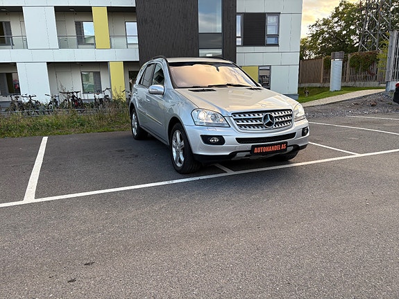 Mercedes-Benz ML280 2 of 30