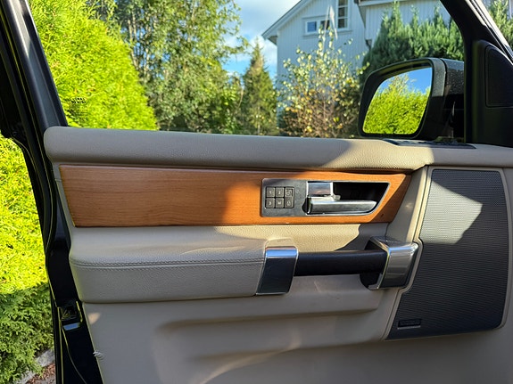 Land Rover Discovery 9 of 16