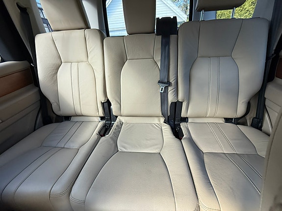 Land Rover Discovery 13 of 16
