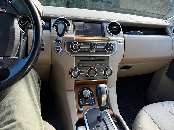 Land Rover Discovery 14 of 16