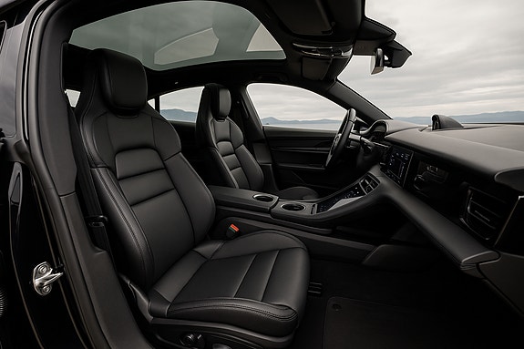 Porsche Taycan 16 of 23